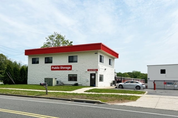 Facility photo: //images.sparefoot.com/medium/21478069f5f8158ed52.jpg