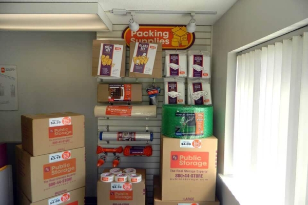 Facility photo: //images.sparefoot.com/medium/21478069f74798883f8.jpg