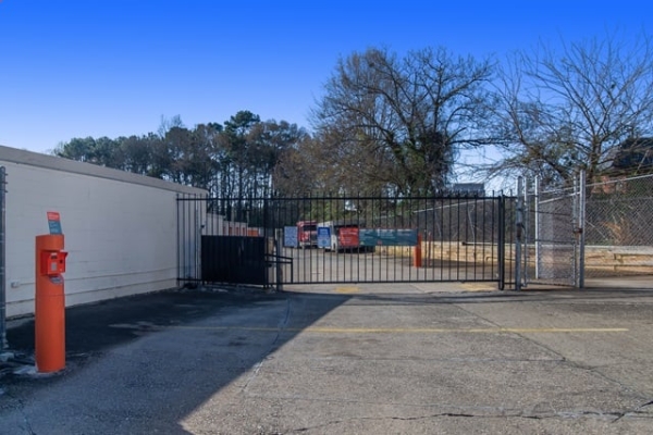 Facility photo: //images.sparefoot.com/medium/214782690dfc67cd706.jpg