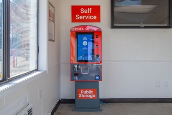 Facility photo: //images.sparefoot.com/medium/214782692b00ad13374.jpg