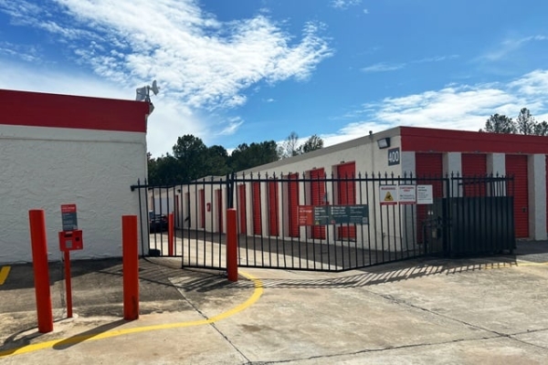 Facility photo: //images.sparefoot.com/medium/214784687f8fba726dc.jpg