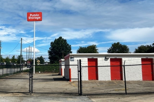 Facility photo: //images.sparefoot.com/medium/2147846893531a646a7.jpg