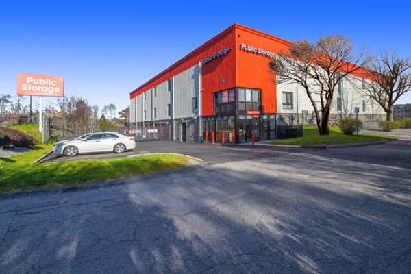 Facility photo: //images.sparefoot.com/medium/214785687654cdbeca6.jpg