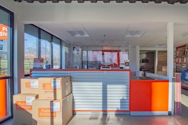 Facility photo: //images.sparefoot.com/medium/214785687b99ce5cf85.jpg