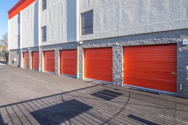 Facility photo: //images.sparefoot.com/medium/214785694bf25d335bd.jpg