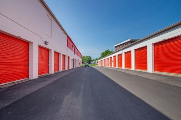 Facility photo: //images.sparefoot.com/medium/21478669f5f86f6063b.jpg