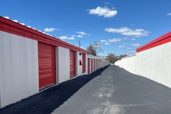 Facility photo: //images.sparefoot.com/medium/21478768920127f010c.jpg