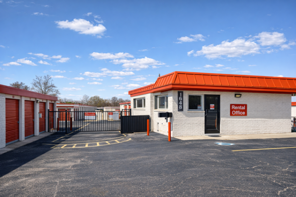 Facility photo: //images.sparefoot.com/medium/2147876a21773997cf6.jpg