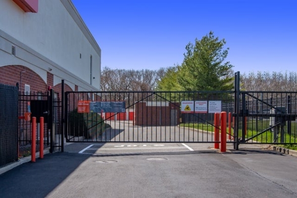 Facility photo: //images.sparefoot.com/medium/21479069f5f93663dcc.jpg