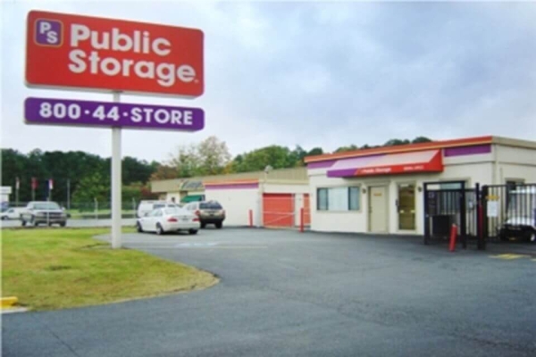 Facility photo: //images.sparefoot.com/medium/214794689c8d7d976fe.jpg