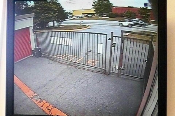 Facility photo: //images.sparefoot.com/medium/214794689f307593a04.jpg