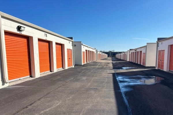 Facility photo: //images.sparefoot.com/medium/2147956921c3187685b.jpg