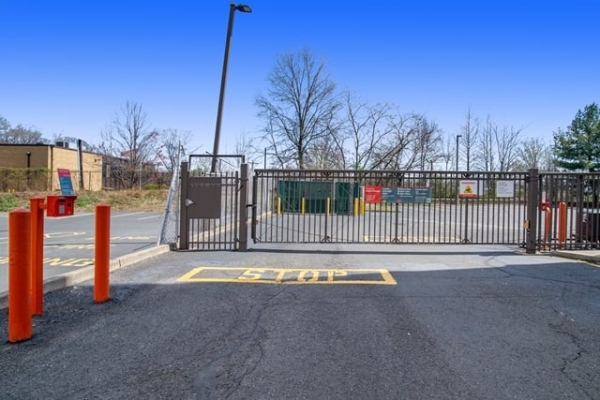 Facility photo: //images.sparefoot.com/medium/21479969625f1f15586.jpg