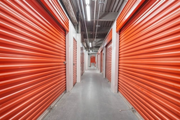 Facility photo: //images.sparefoot.com/medium/2147996989ecf7b9147.jpg