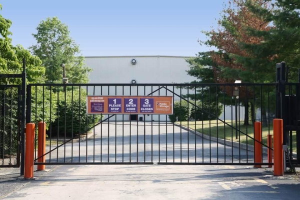 Facility photo: //images.sparefoot.com/medium/214800690a0853650e9.jpg