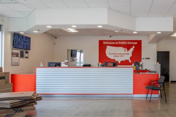 Facility photo: //images.sparefoot.com/medium/214803695681243f491.jpg