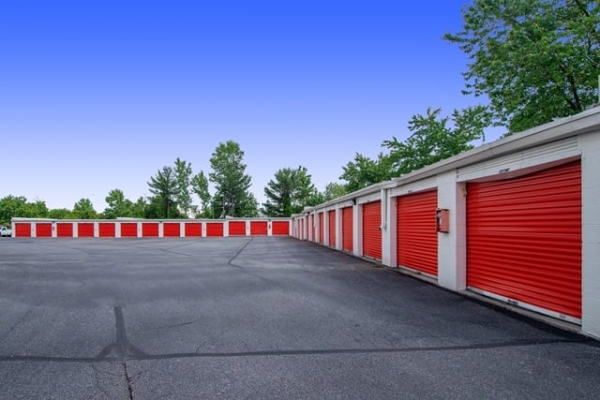 Facility photo: //images.sparefoot.com/medium/214803696503811c115.jpg