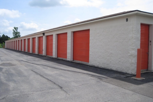 Facility photo: //images.sparefoot.com/medium/2148056878f5d91db22.jpg
