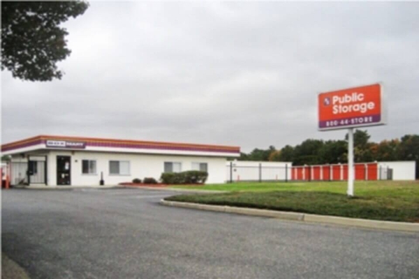 Facility photo: //images.sparefoot.com/medium/214806689f30e6a4155.jpg