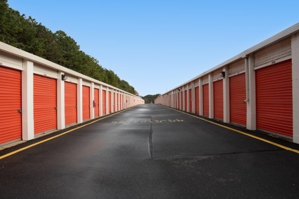 Facility photo: //images.sparefoot.com/medium/21480669f747df34caa.jpg