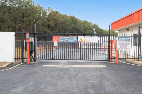 Facility photo: //images.sparefoot.com/medium/21480669f747e108670.jpg