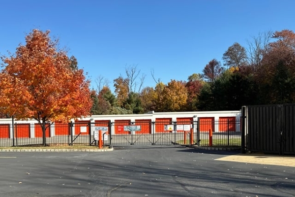 Facility photo: //images.sparefoot.com/medium/21480768bc313a1b476.jpg