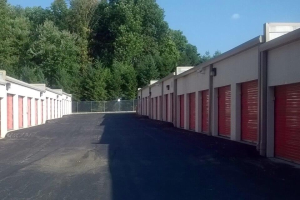 Facility photo: //images.sparefoot.com/medium/21480769f5f8cf49962.jpg