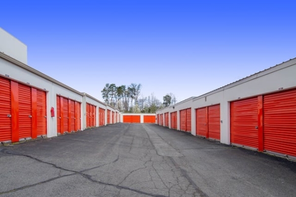 Storage Units at Public Storage - Centreville - 14601 Lee Highway - 14601 Lee Highway