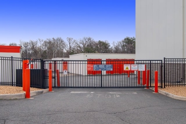 Storage Units at Public Storage - Centreville - 14601 Lee Highway - 14601 Lee Highway