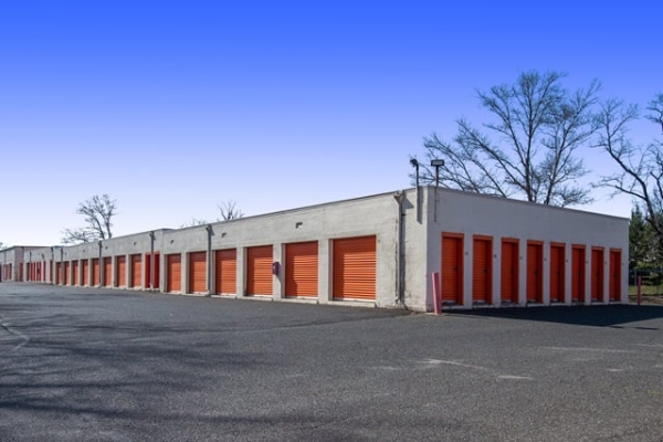 Facility photo: //images.sparefoot.com/medium/2148106884d2baa918e.jpg