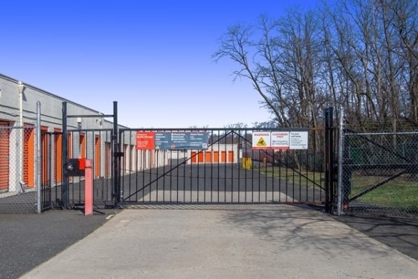 Facility photo: //images.sparefoot.com/medium/2148106884d2bc88149.jpg