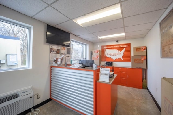 Facility photo: //images.sparefoot.com/medium/2148116966516f0bc49.jpg