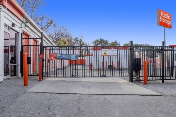 Facility photo: //images.sparefoot.com/medium/21481169665170071a1.jpg