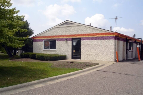 Facility photo: //images.sparefoot.com/medium/214813688e0d6ac1124.jpg