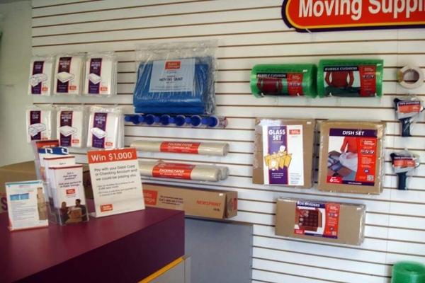 Facility photo: //images.sparefoot.com/medium/214813690a080f630e0.jpg