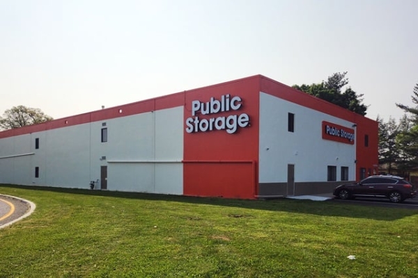 Facility photo: //images.sparefoot.com/medium/214815687a4695c4d00.jpg