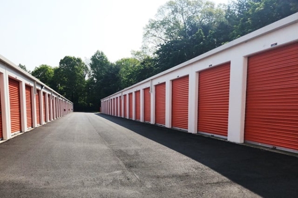 Facility photo: //images.sparefoot.com/medium/214815687a4696e797a.jpg