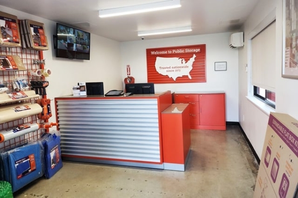 Facility photo: //images.sparefoot.com/medium/214815687a46981edf8.jpg