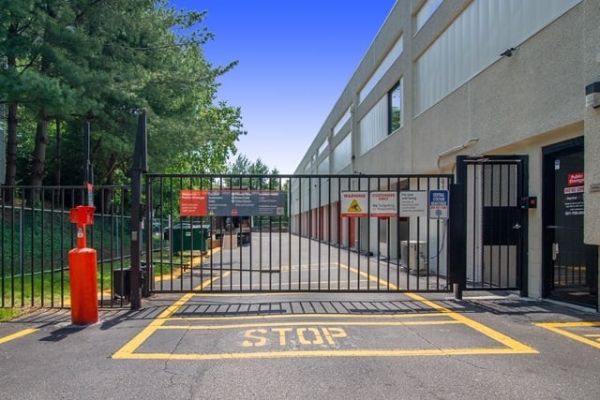 Facility photo: //images.sparefoot.com/medium/2148166935893ac9866.jpg