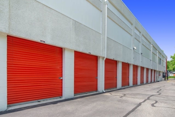 Facility photo: //images.sparefoot.com/medium/2148166a032cdaaf20c.jpg