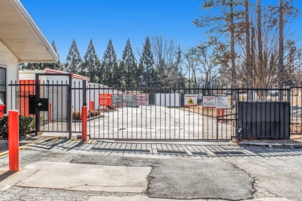 Facility photo: //images.sparefoot.com/medium/214817688e0d274f6a4.jpg
