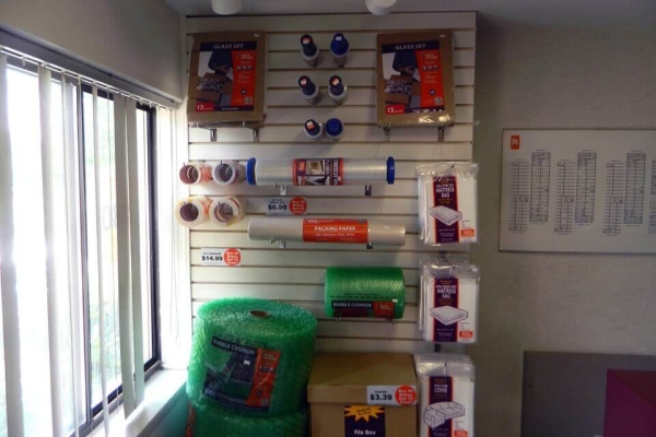 Facility photo: //images.sparefoot.com/medium/2148186984a356e1e99.jpg