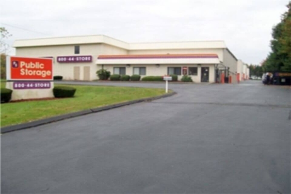 Facility photo: //images.sparefoot.com/medium/21481869e230cddddfc.jpg