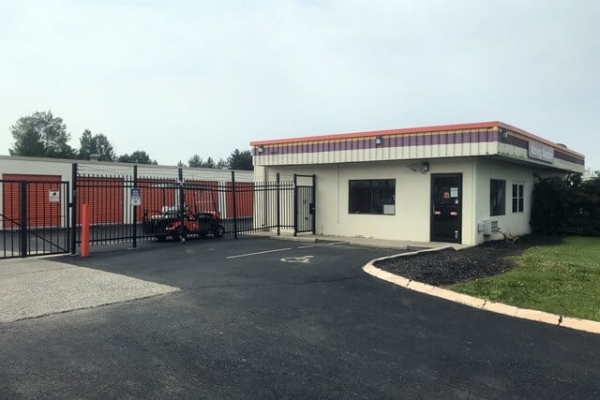 Facility photo: //images.sparefoot.com/medium/214820687a465004a17.jpg