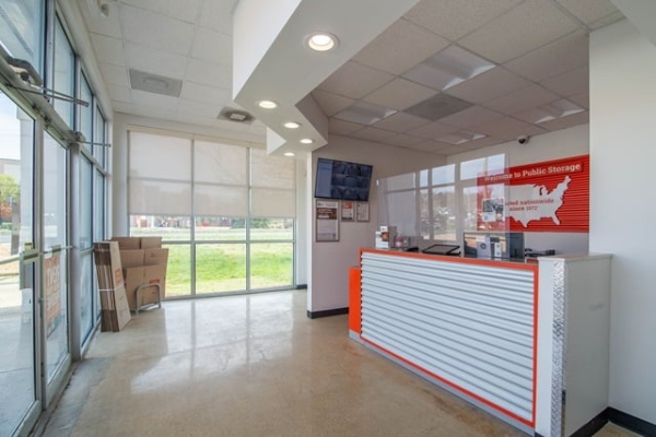 Facility photo: //images.sparefoot.com/medium/2148216877a3516191f.jpg