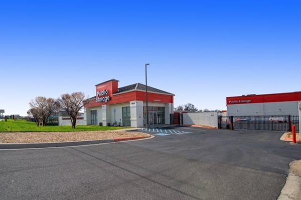 Facility photo: //images.sparefoot.com/medium/2148216957d17c6fb9c.jpg