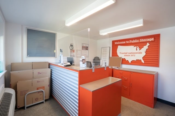 Facility photo: //images.sparefoot.com/medium/2148226877a34de6107.jpg