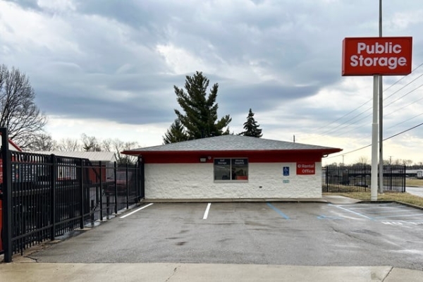 Facility photo: //images.sparefoot.com/medium/21482369e6256269bbe.jpg