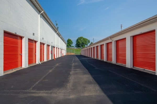 Facility photo: //images.sparefoot.com/medium/2148256884d320af2b5.jpg