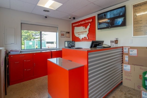 Facility photo: //images.sparefoot.com/medium/2148256884d3219e655.jpg
